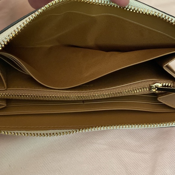 COACH FLORAL ZIPPY WALLET - Picture 11 of 12